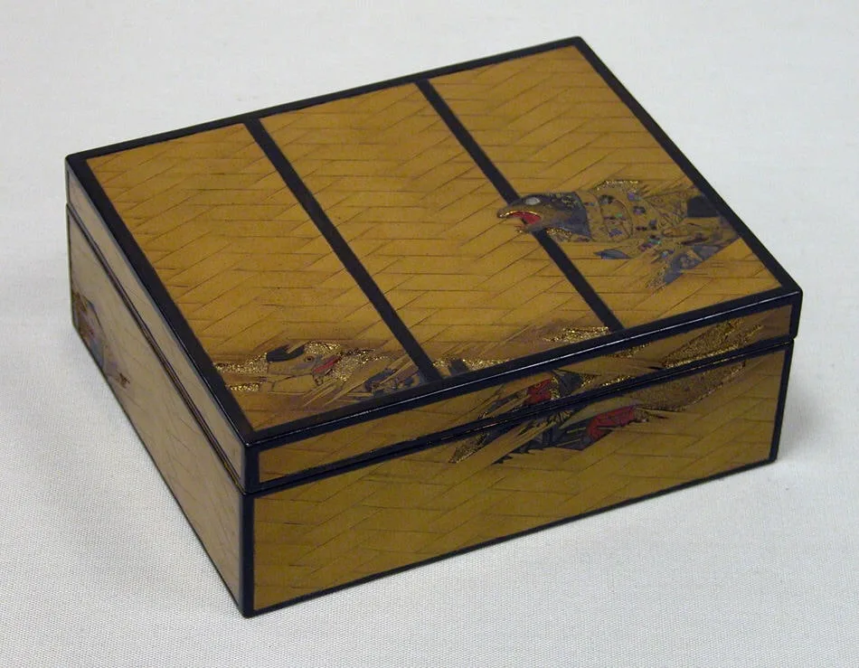 Box with tray
