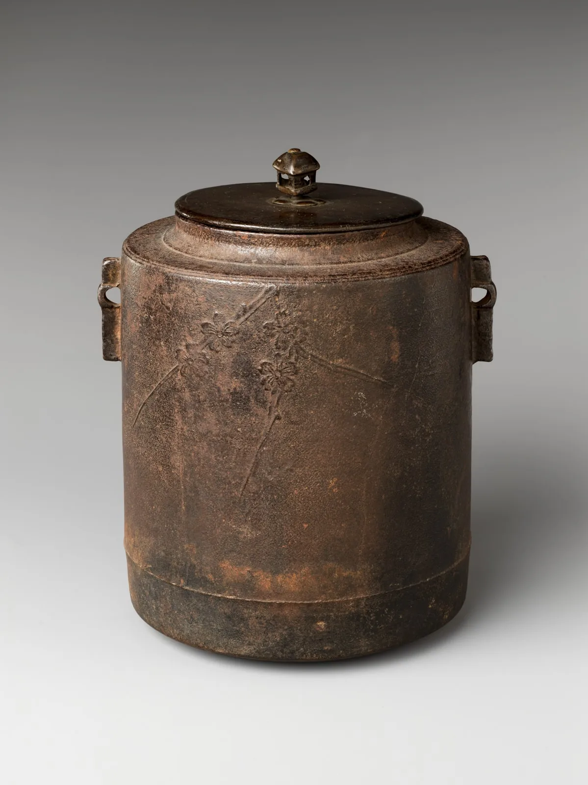 Kettle (Kama) with Willow and Cherry