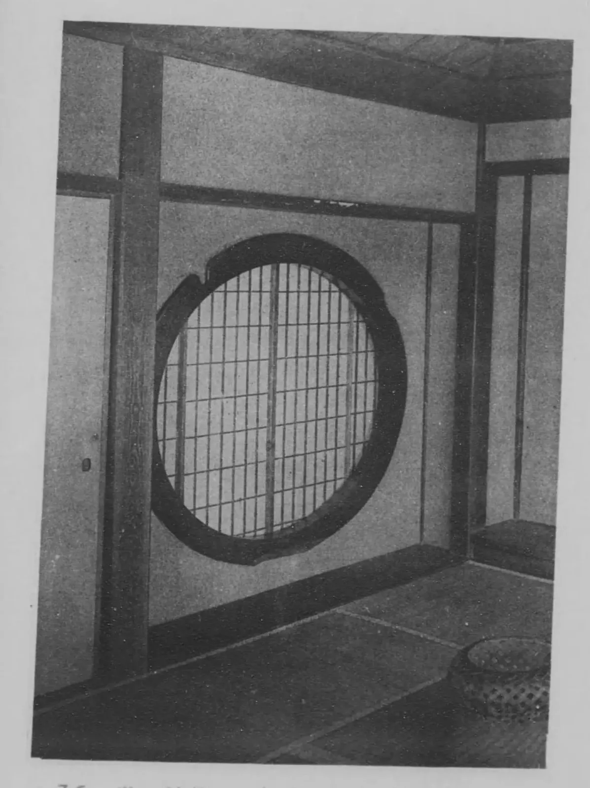 座敷の丸窓（建築写真類聚 窓及勾欄 巻2）