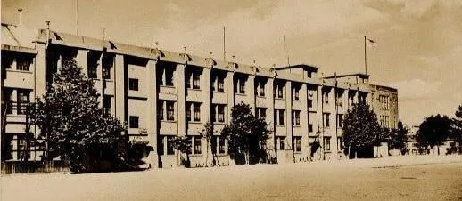 南運動場ヨリ見タル大阪府立住吉中学校