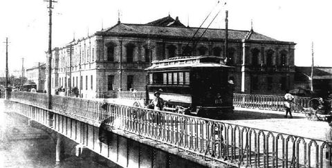 大阪肥後橋上電車進行